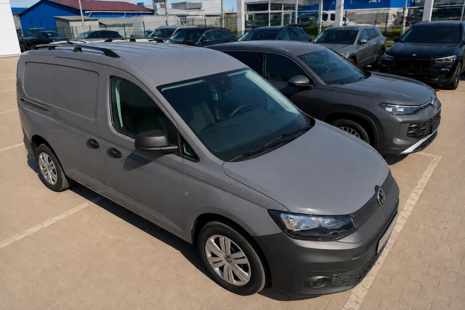 Volkswagen Caddy 2020– Črne strešne sani (turški dizajn) Maxi osnova, plastične noge Fotografija 4