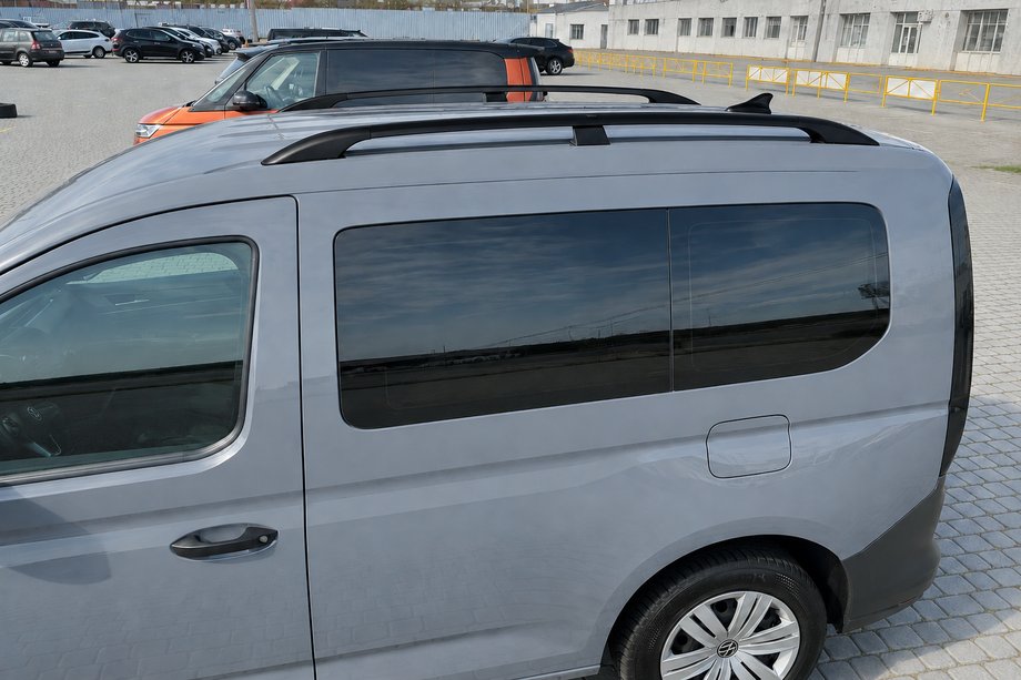 Ford Connect 2021– Črne strešne sani (turški dizajn) Image