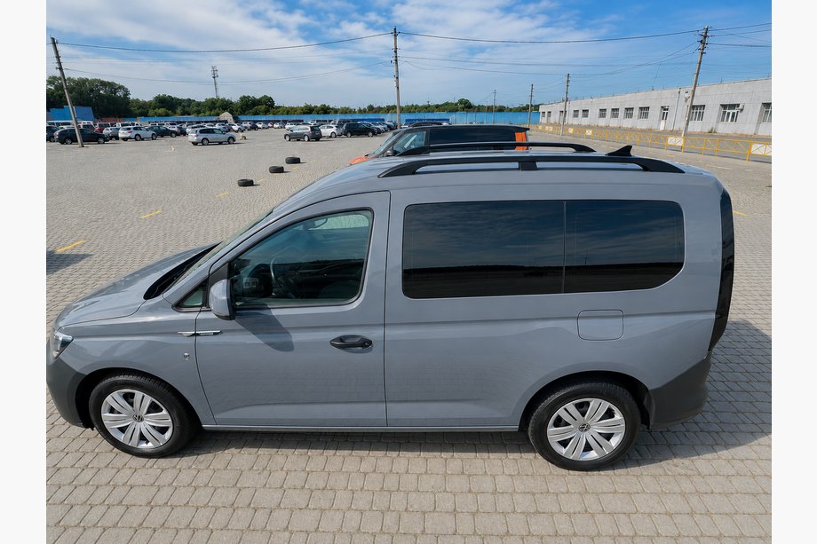 Ford Connect 2021– Črne strešne sani (turški dizajn) Standardna, plastične noge Fotografija 3