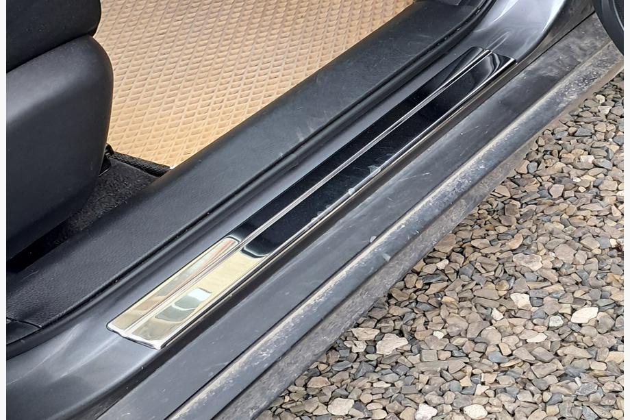 Nissan X-trail T32/Rogue 2014–2021 Zaščitne letve pragov OmsaLine (4 kosi, nerjaveče jeklo) Image