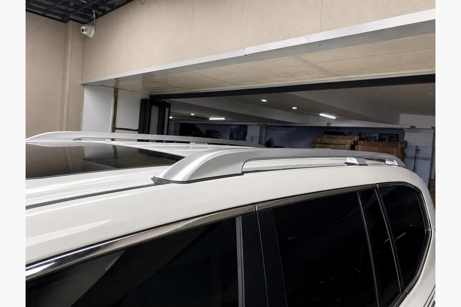 Toyota Land Cruiser 300 2021– Sivi OEM strešni vzdolžni nosilci (aluminij) Image