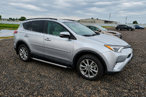 Toyota Rav 4 2019–2025 Črne OEM strešne vzdolžne letve (aluminij) fotografija 2