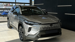 Toyota Corolla Cross 2020– Integrirani strešni railingi črni OEM (aluminij, montaža z lepljenjem) fotografija 1