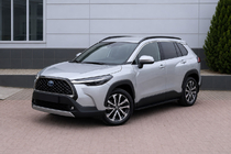 Toyota Corolla Cross 2020– Integrirane strešne letve, črne OEM (aluminij) fotografija 4