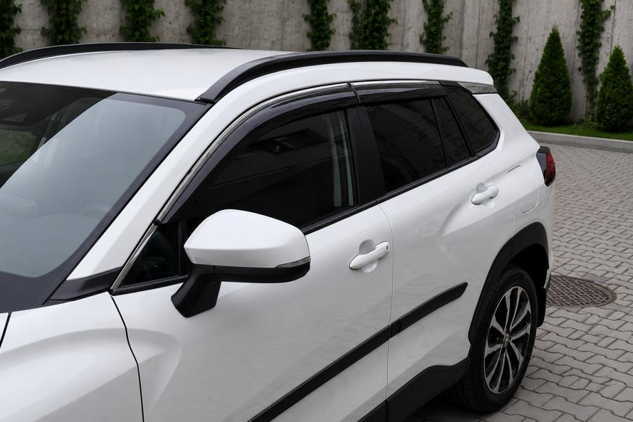 Toyota Corolla Cross 2020– Integrirani strešni nosilci, črni OEM (ABS plastika, montaža z lepilom) Fotografija 4