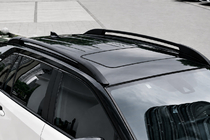 Toyota Corolla Cross 2020– Črne OEM strešne vzdolžne letve (aluminij) fotografija 2