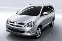 Toyota Innova 2015– Integrirane strešne letve sive OEM (aluminij) fotografija 1