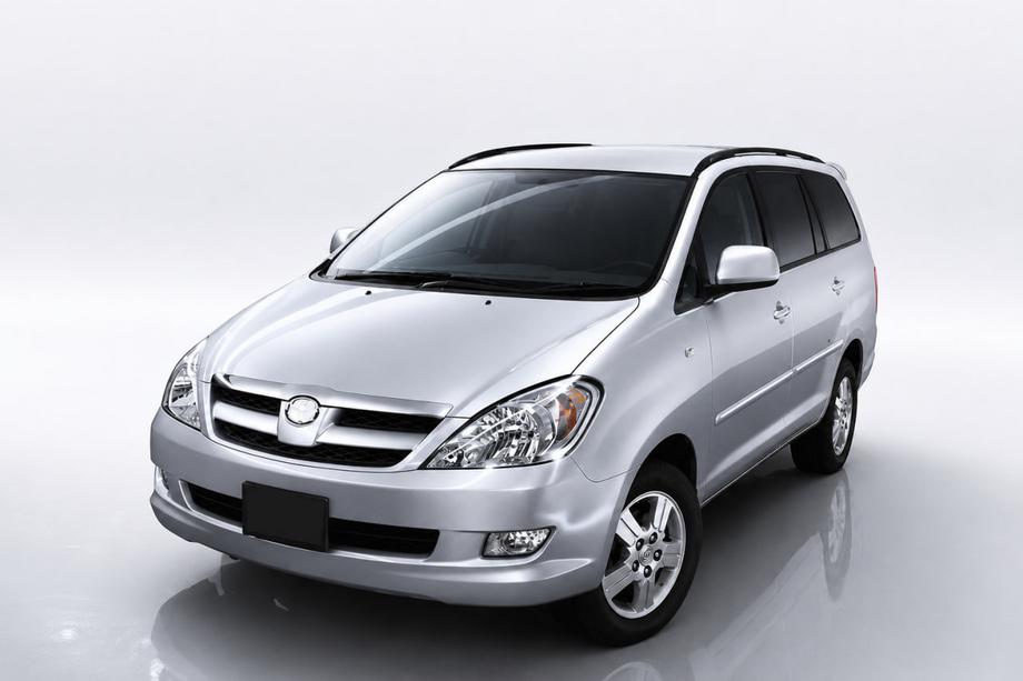 Toyota Innova 2015– Integrirani strešni nosilci črni OEM (aluminij) Image