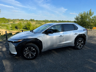 Toyota bZ4X 2022– Integrirane strešne letve sive OEM (aluminij) fotografija 1
