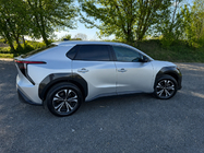 Toyota bZ4X 2022– Integrirane strešne letve sive OEM (aluminij) fotografija 2