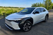 Toyota bZ4X 2022– Integrirane strešne letve sive OEM (aluminij) fotografija 3