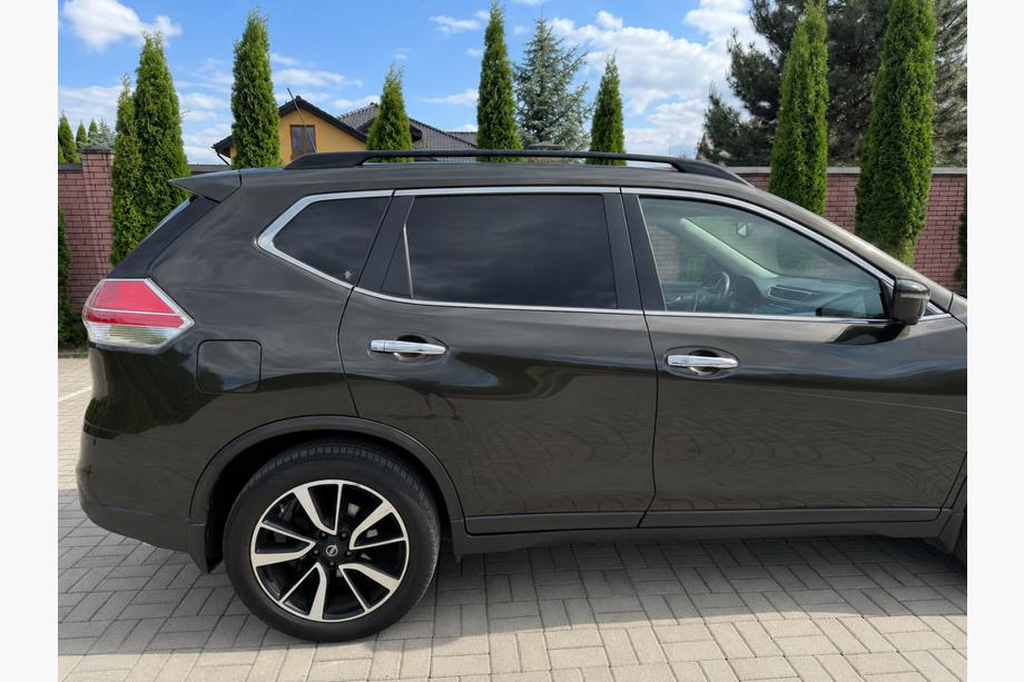 Nissan X-trail T32/Rogue 2014–2021 Črni OEM strešni nosilci (za X-trail, aluminij) Image