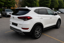 Hyundai Tucson TL 2016–2021 Integrirani strešni nosilci, črni OEM (ABS plastika, montaža z lepilom) fotografija 1
