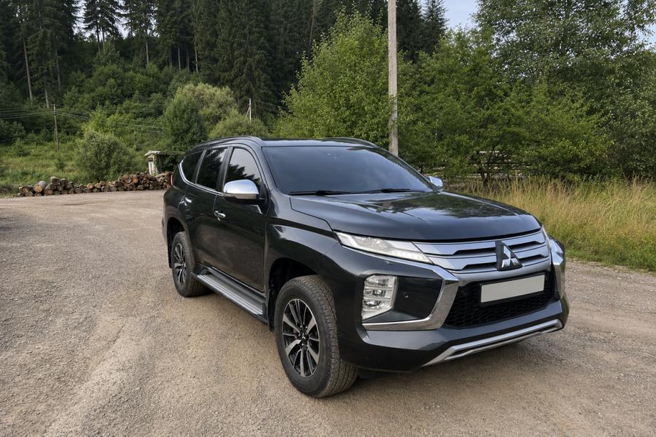 Mitsubishi Pajero Sport 2015– Integrirane strešne letve črne OEM (2019-, aluminij) Image