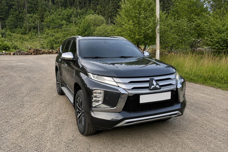 Mitsubishi Pajero Sport 2015– Integrirane strešne letve sive OEM (2019-, aluminij) Image