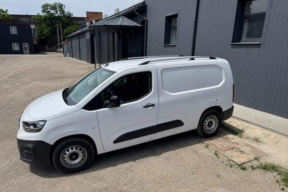 Citroen Berlingo/Multispace 2018– Kromirane strešne letve (turški dizajn) Standardna medosna razdalja, kovinske noge Fotografija 5