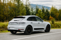Porsche Macan 2014–2024 Integrirani strešni nosilci, črni OEM (aluminij, montaža z lepljenjem) fotografija 1
