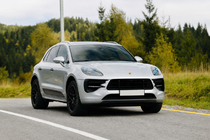 Porsche Macan 2014–2024 Integrirani strešni nosilci, črni OEM (aluminij, montaža z lepljenjem) fotografija 2