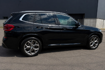 BMW X3 G01 2018– Integrirani strešni nosilci (relingi) kromirani OEM (aluminij, montaža z lepljenjem) fotografija 2