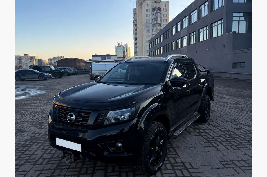 Nissan Navara/NP300 2016– OEM strešni nosilci sivi (ABS plastika, montaža z lepljenjem) Image