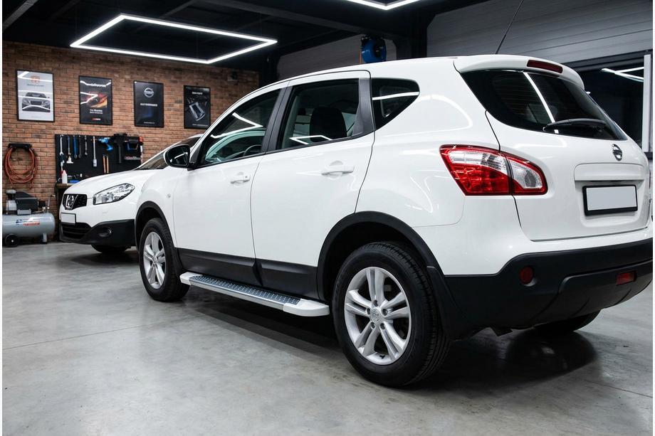 Nissan Qashqai 2007–2010 Bočne stopnice Allmond White (2 kosa, aluminij) Image