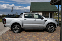 Ford Ranger 2011–2022 Črne OEM strešne letve (ABS plastika, montaža z lepilom) fotografija 2