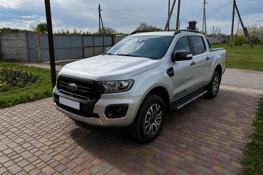 Ford Ranger 2011–2022 Črne OEM strešne letve (ABS plastika, montaža z lepilom) Image