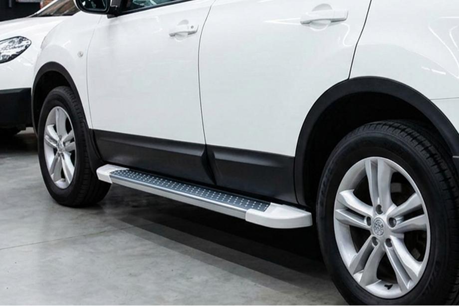 Nissan Qashqai 2014–2021 Bočne stopnice Allmond White (2 kosa, aluminij) Image