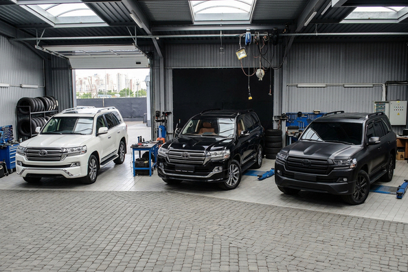 Comfort, Executive 2016, Executive 2019 ali Executive 2021: kateri facelift LC200 izbrati