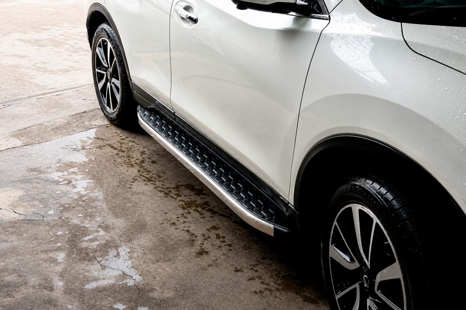 Nissan X-trail T32/Rogue 2014–2021 Stranske stopnice BlackLine (2 kosa, aluminij) Image