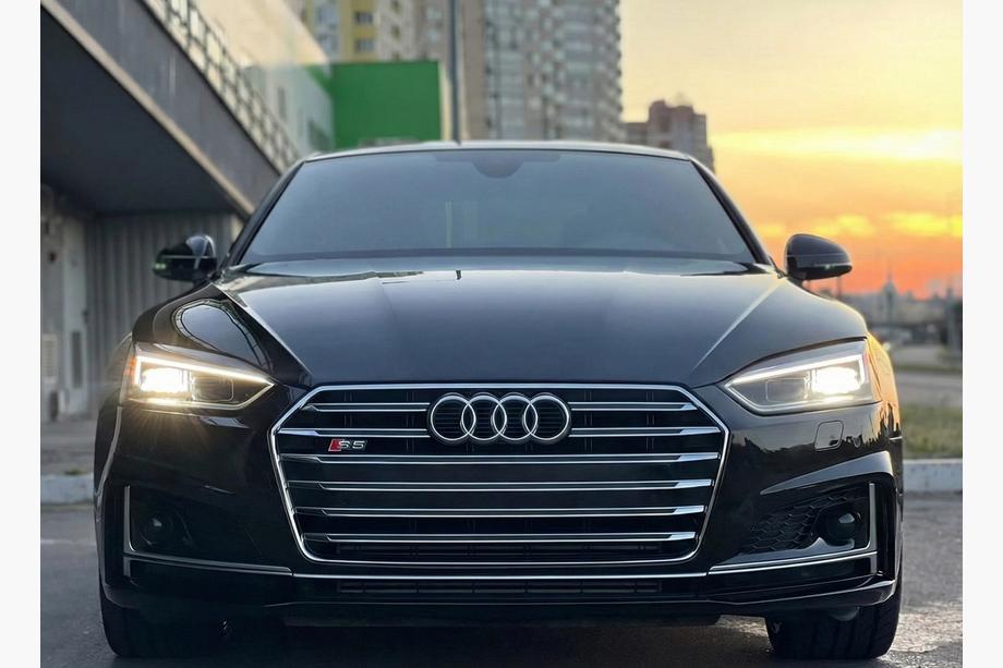 Audi A5 2016–2025 Sprednja maska S-style (2016-2019, s kromom) Image