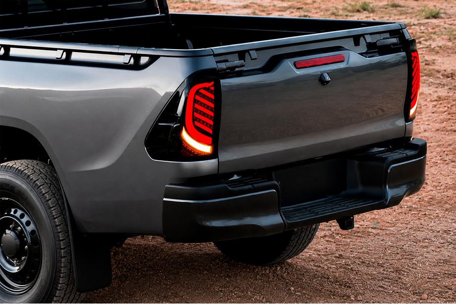 Toyota Hilux 2015– Zadnje luči V1 (2 kos) Image