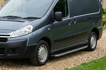 Citroen Jumpy 2007–2017 Stranske stopnice BlackLine (2 kosa, aluminij) Kratka medosna razdalja fotografija 1