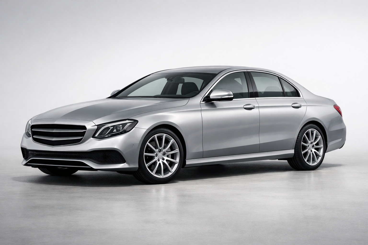 Mercedes-Benz E-Class (W213) na preizkusu: poslovna limuzina 5. generacije brez odvečnega pompa