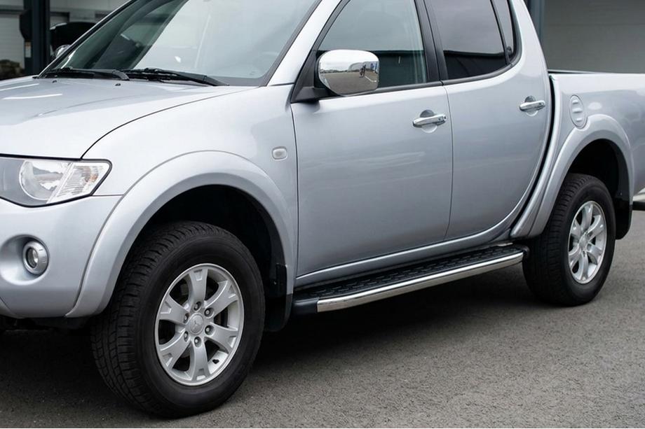 Mitsubishi L200 2006–2015 Stranske stopnice BlackLine (2 kosa, aluminij) Image