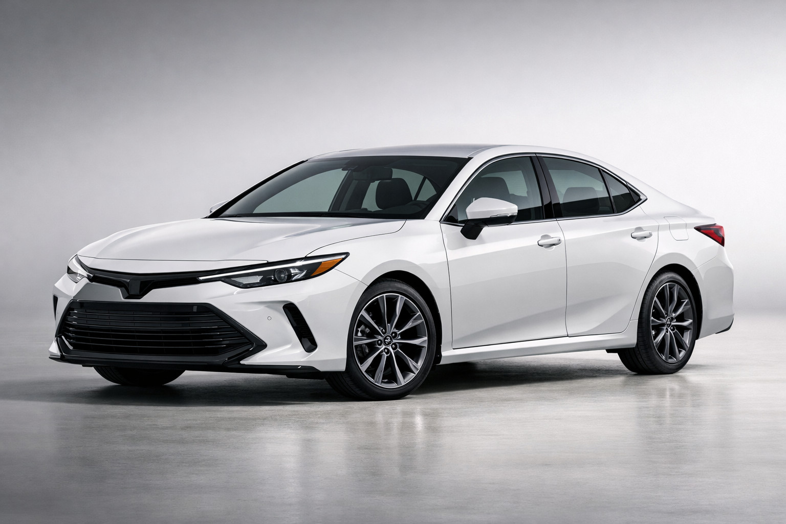 Test Toyota Camry XV80: nov hibridni sedan za mesto in avtocesto