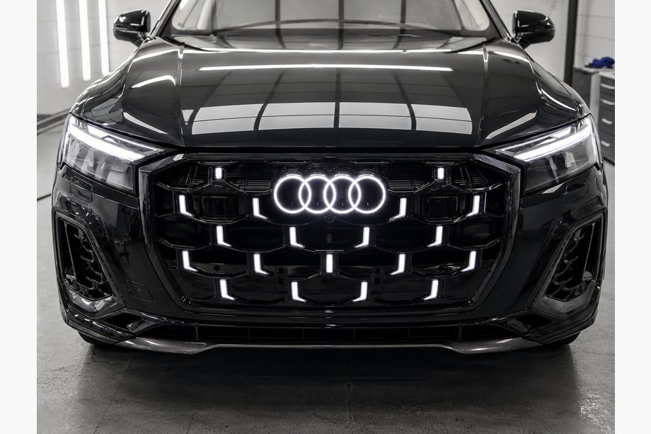 Audi Q7 2015–2026 Sprednja maska RSQ-Style LED (2024-2026, črna visok sijaj) Image