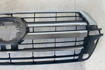 Toyota Land Cruiser 200 2007–2021 Znižano Maska hladilnika 2016-2021 (dizajn 2019) S kamero fotografija 5