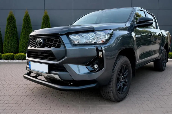 Toyota Hilux 2020: vgradnja sprednje zaščite — naše delo Fotografija 1