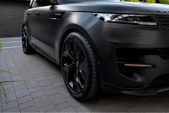 Range Rover Sport 2025: vgradnja elegantnih aluminijastih platišč