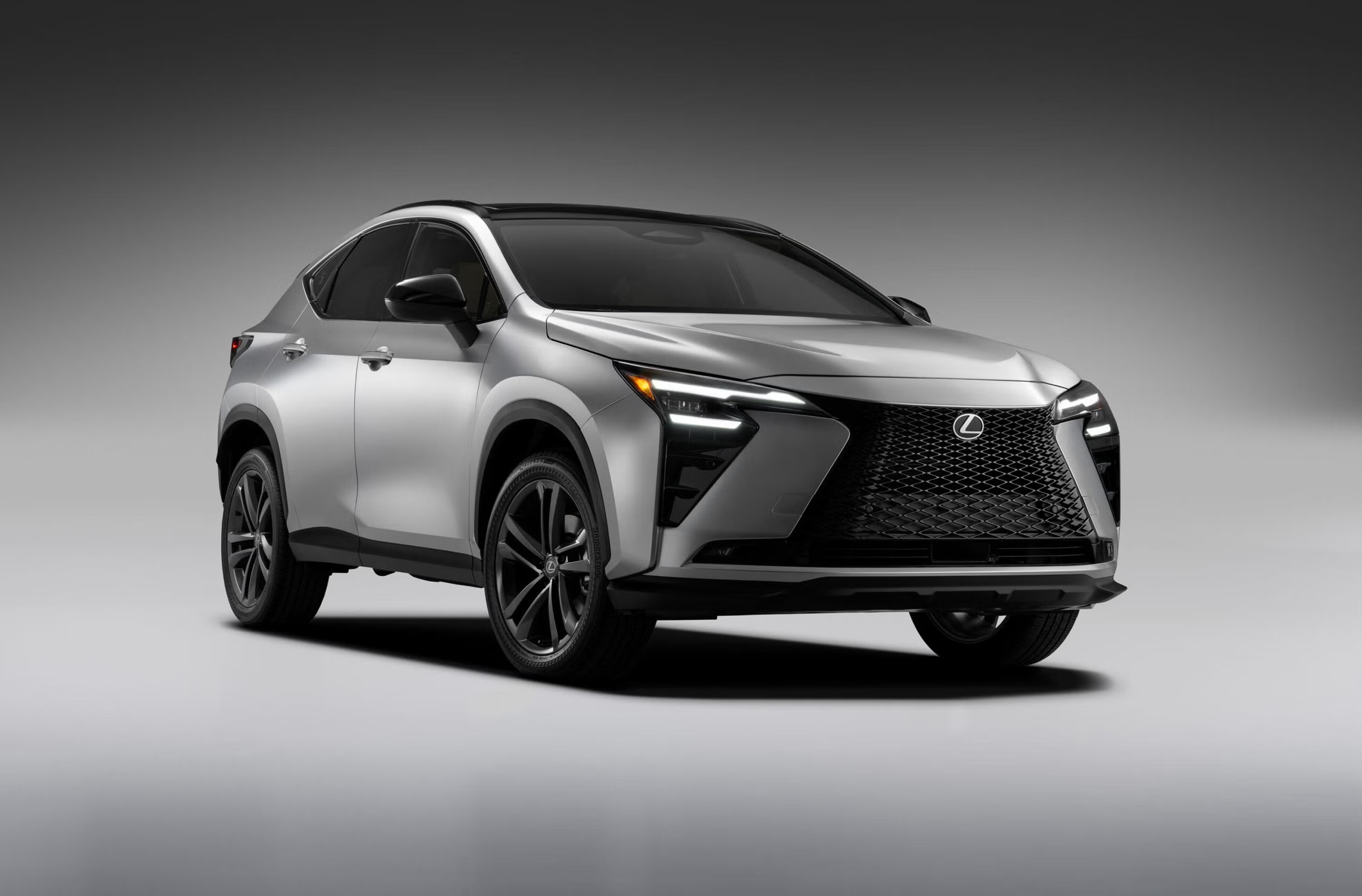 Lexus NX 2027 Facelift: nova podoba, notranjost in skoraj 100 km na elektriko