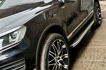 Volkswagen Touareg 2010–2018 Stranske stopnice BlackLine (2 kosa, aluminij) fotografija 1