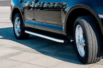 Volkswagen Touareg 2010–2018 Stranske stopnice BlackLine (2 kosa, aluminij) fotografija 2