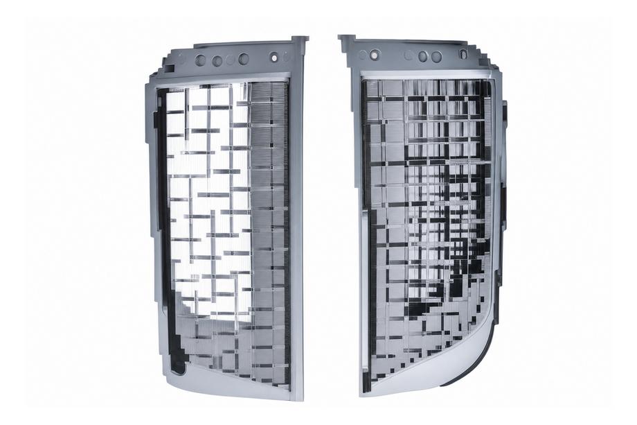 Land Rover Defender 2019– Okrasna ventilacijska rešetka blatnika (škrga) Image