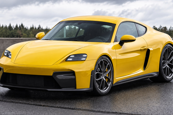 Porsche 718 EV 2027: prototip skoraj brez kamuflaže opažen na Nürburgringu Fotografija 1