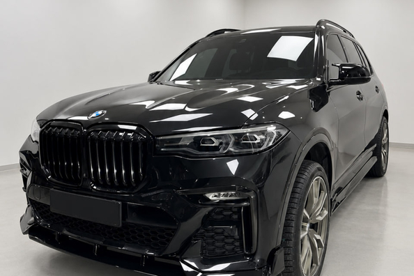 BMW X7 G07 2019–2022: vgradnja body kita Paradigm Black Knight V2 na M-Sport — naše delo Fotografija 2