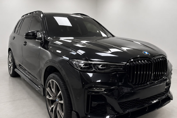 BMW X7 G07 2019–2022: vgradnja body kita Paradigm Black Knight V2 na M-Sport — naše delo Fotografija 3