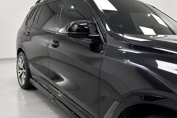 BMW X7 G07 2019–2022: vgradnja body kita Paradigm Black Knight V2 na M-Sport — naše delo Fotografija 4