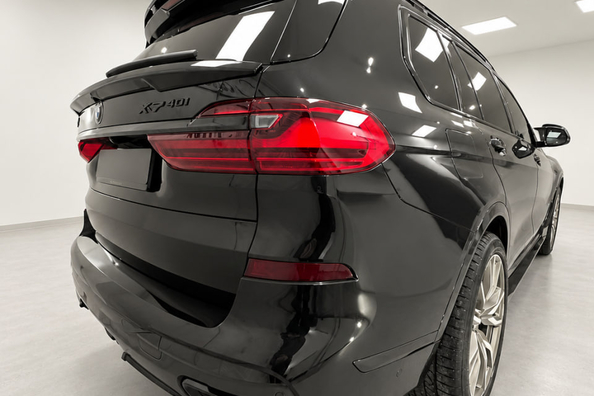 BMW X7 G07 2019–2022: vgradnja body kita Paradigm Black Knight V2 na M-Sport — naše delo Fotografija 5