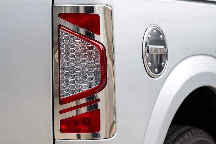 Ford Connect 2010–2013 Nerjaveči pokrovi zadnjih luči, različica št. 2 (2 kosa) Image